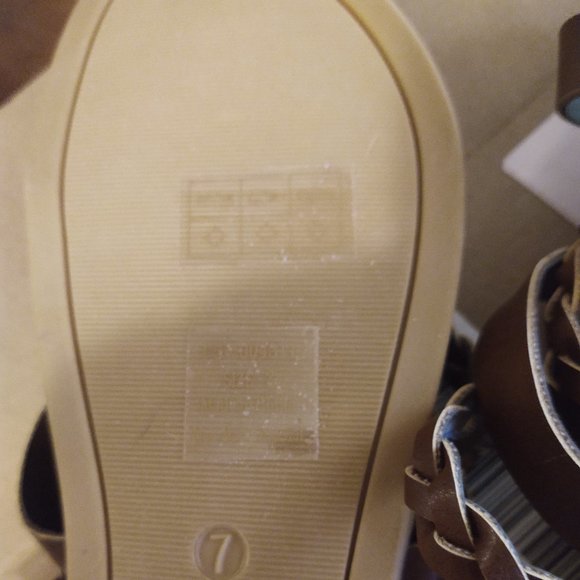 Journee Collette Sandal - Picture 4 of 4